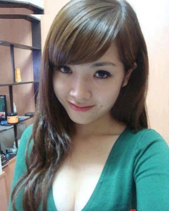 女大学生的沙龙室女主